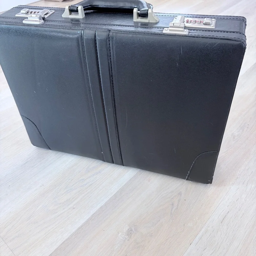 VNTG attaché Black Faux Leather Hard Shell Briefcase Case Combination Lock